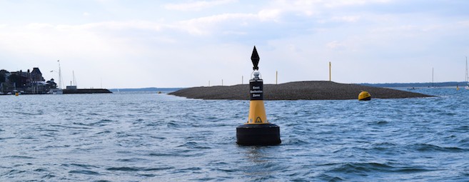 Breakwater cardinal mark